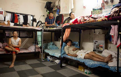 PososAnarquía_Habitación+de+Campo+de+Trabajo_Sam+Tarling+(HRW)
